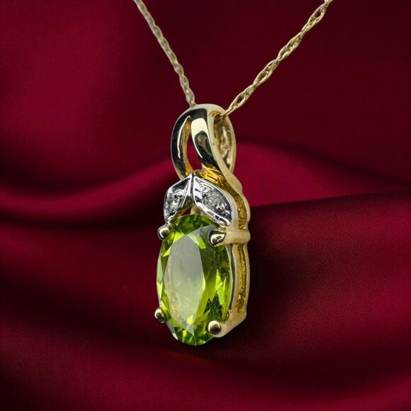 VINTAGE- 10K Gold- Natural Peridot & Diamond Necklace -20" -1.32 Carat T.W- 1.4g - Picture 12 of 16